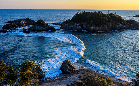 すさみ八景（恋人岬と婦夫波）